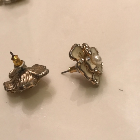 Flower earrings - Picture 2 of 2